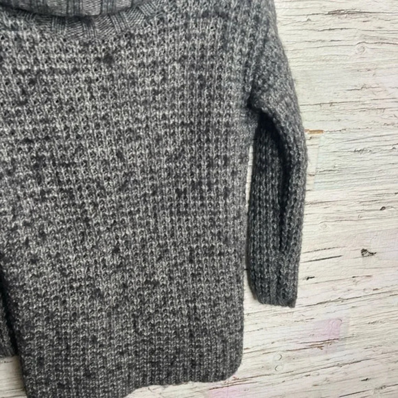 Guess gray sweater size small cowl neck knit - Picture 3 of 9